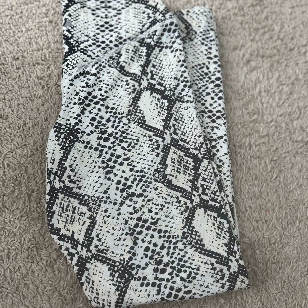 Stylish Reptile Habitat Snake Print Mat